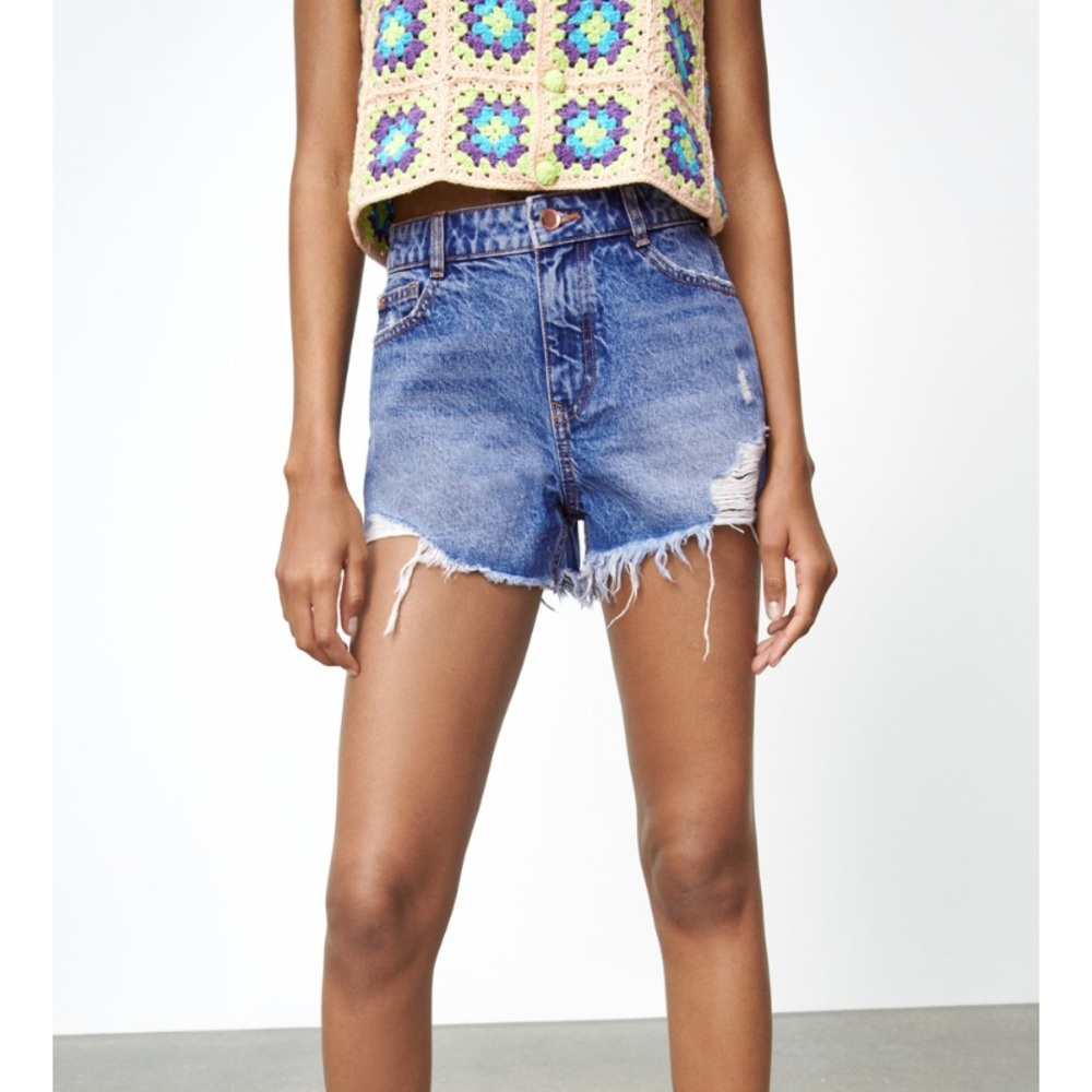 ZARA MID RISE RIPPED DENIM SHORTS